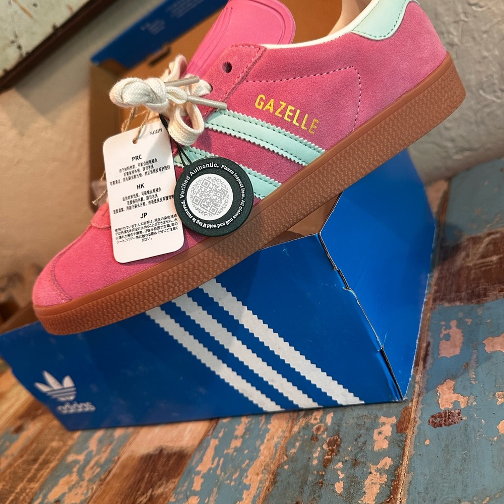 Adidas Gazelle Sneakers Womens 9.5 Pink and Mint